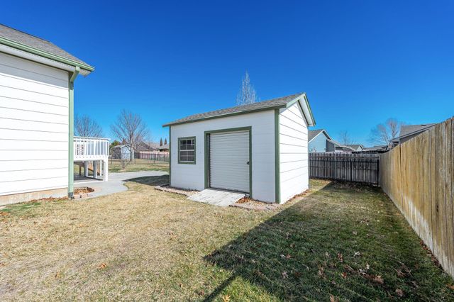 1218 N Hamilton Cir, Derby, KS 67037
