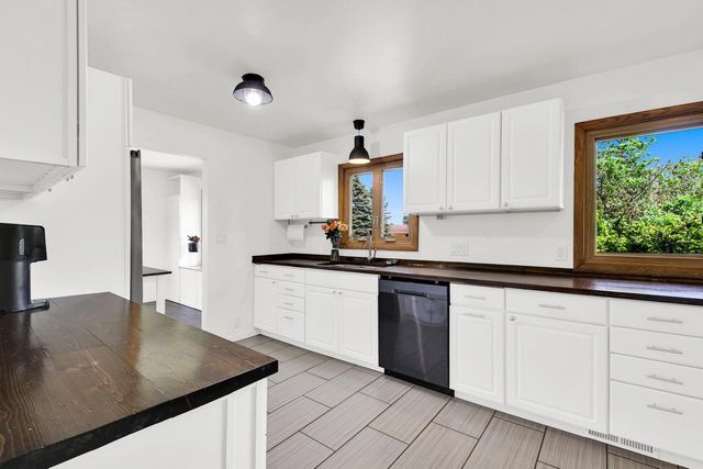 3860 Dale DRIVE, Brookfield, WI 53005