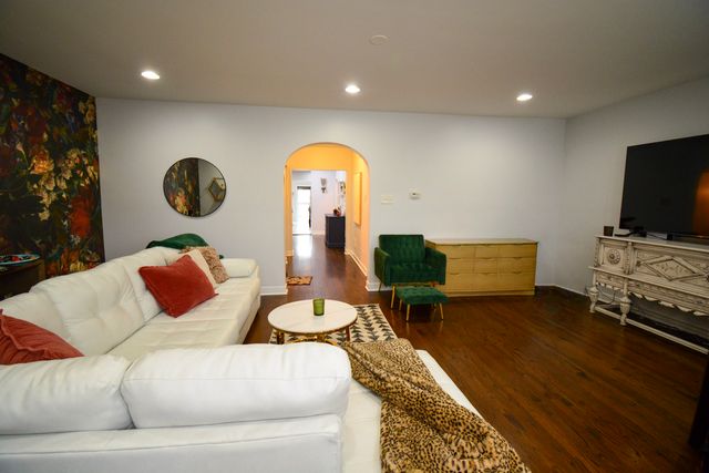 4947 W Parker Avenue, Chicago, IL 60639