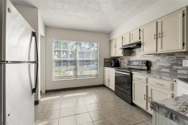 11852 LARK SONG LOOP, Riverview, FL 33579