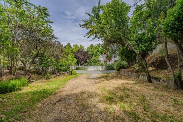 8263 Main St, Mokelumne Hill, CA 95245