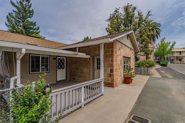 8263 Main St, Mokelumne Hill, CA 95245