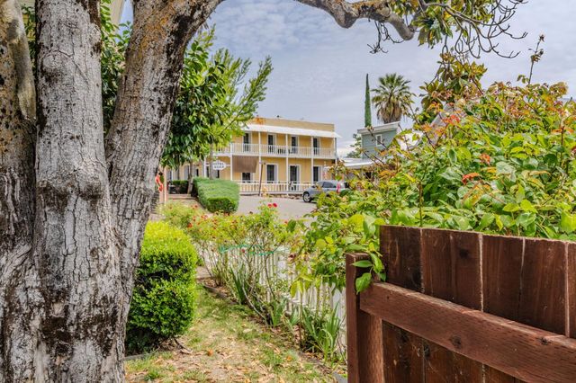 8263 Main St, Mokelumne Hill, CA 95245