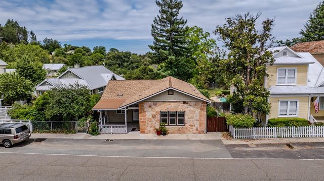8263 Main St, Mokelumne Hill, CA 95245