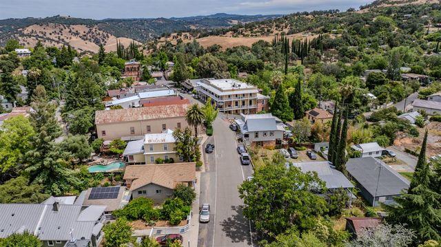8263 Main St, Mokelumne Hill, CA 95245