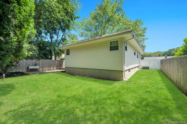 84 Oneida Avenue, South Setauket, NY 11720