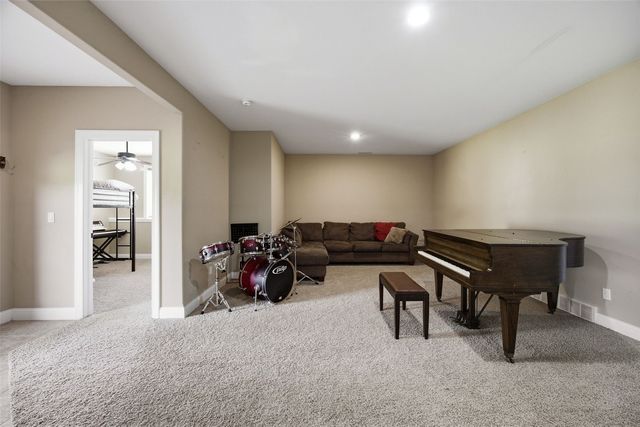 3501 Royal Drive SW, Cedar Rapids, IA 52404