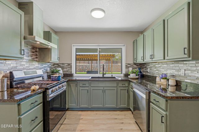 14865 HOLDEN Road, El Paso, TX 79928