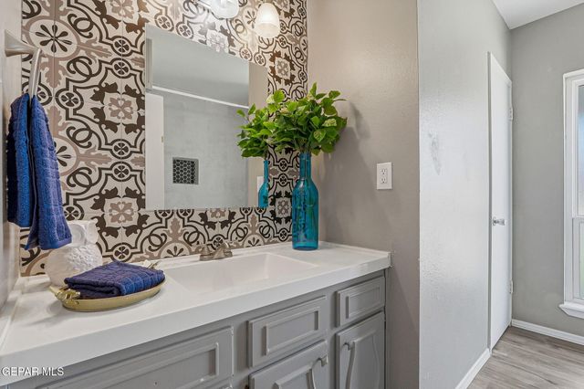 14865 HOLDEN Road, El Paso, TX 79928