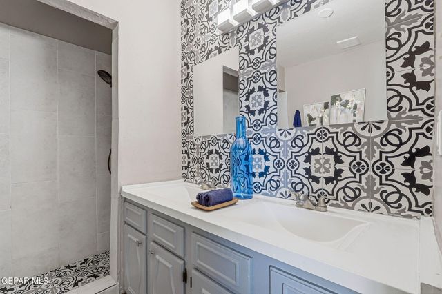 14865 HOLDEN Road, El Paso, TX 79928