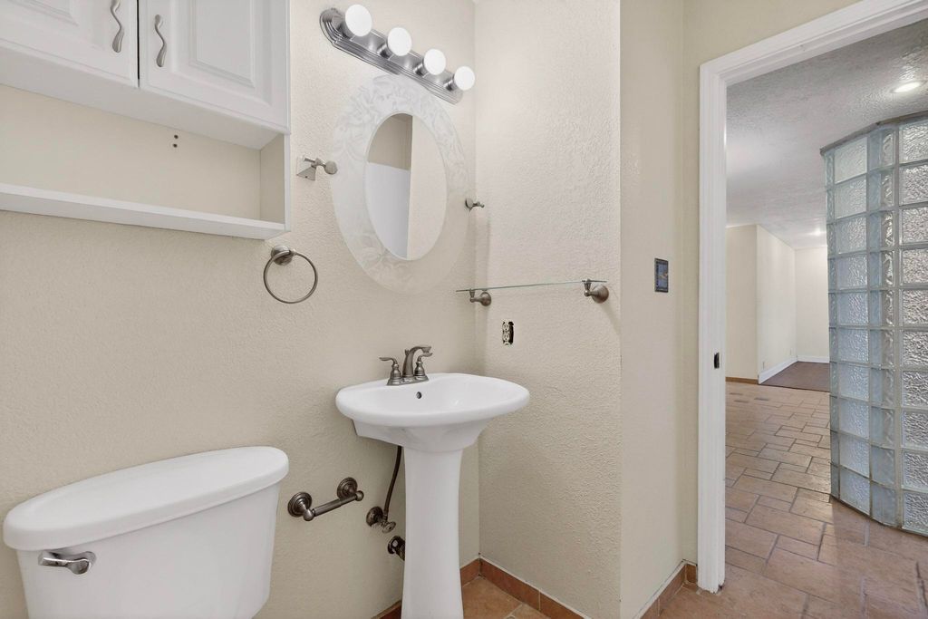 Image 14 of property listing at 6500 Martin Court NE, Albuquerque, NM 87109