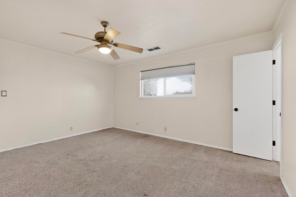 Image 16 of property listing at 6500 Martin Court NE, Albuquerque, NM 87109