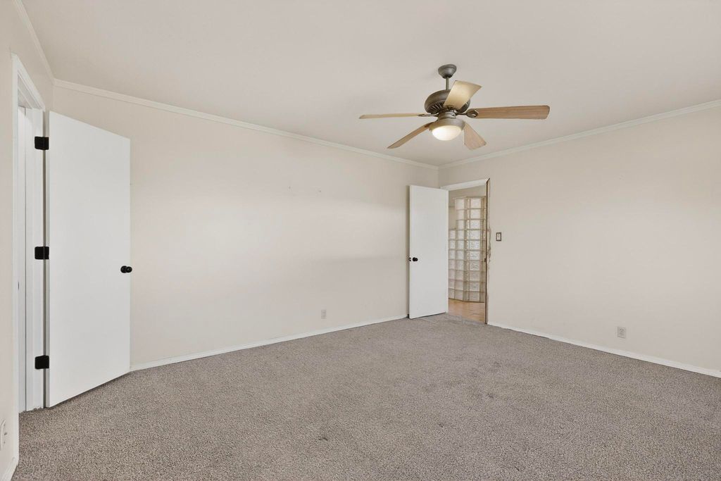 Image 17 of property listing at 6500 Martin Court NE, Albuquerque, NM 87109
