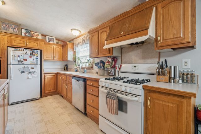 422 S Jackson Street, Lisbon, IA 52253