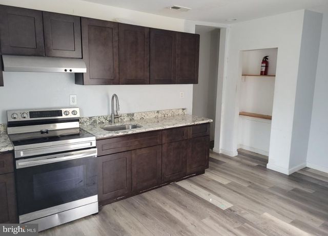 1050 S 4TH ST, Camden, NJ 08102