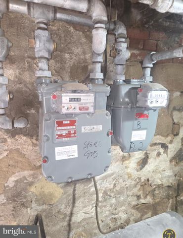 1050 S 4TH ST, Camden, NJ 08102