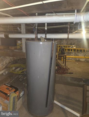 1050 S 4TH ST, Camden, NJ 08102