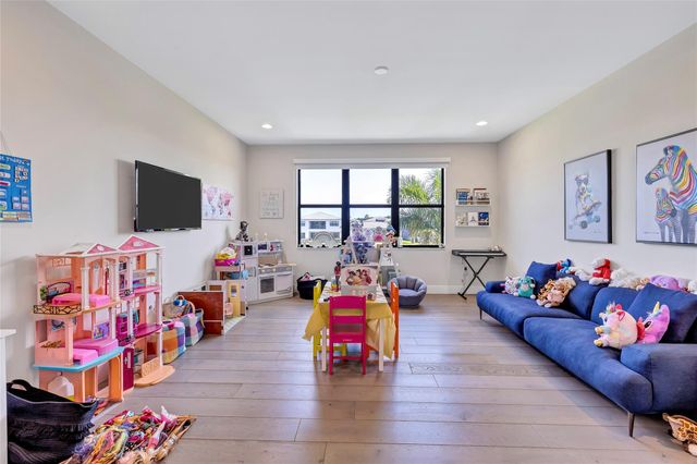 8553 Shoreacres St, Boca Raton, FL 33434