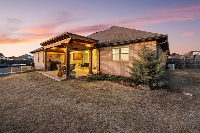 1361 Pineridge Circle, Piedmont, OK 73078