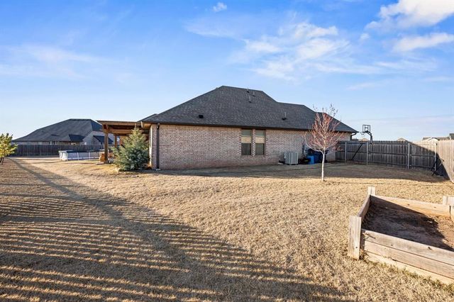 1361 Pineridge Circle, Piedmont, OK 73078