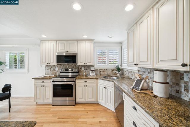 511 Rolling Hills Ln, Danville, CA 94526