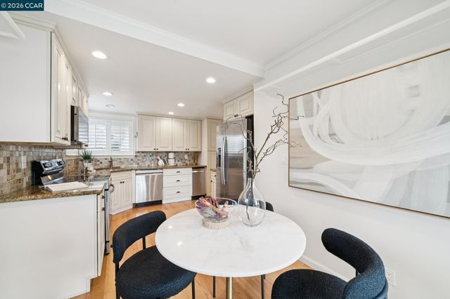 511 Rolling Hills Ln, Danville, CA 94526