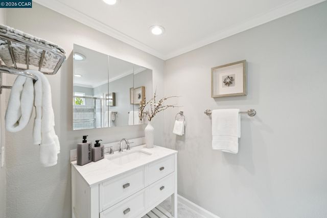 511 Rolling Hills Ln, Danville, CA 94526