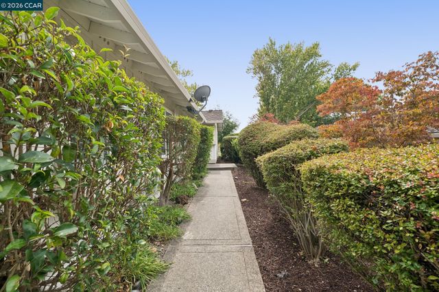 511 Rolling Hills Ln, Danville, CA 94526