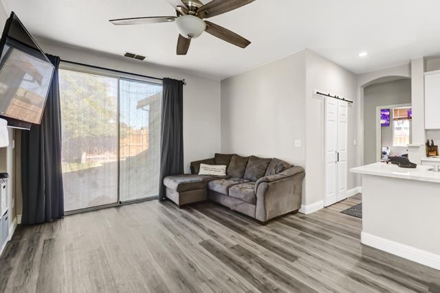 8427 Serio Way, Elk Grove, CA 98758