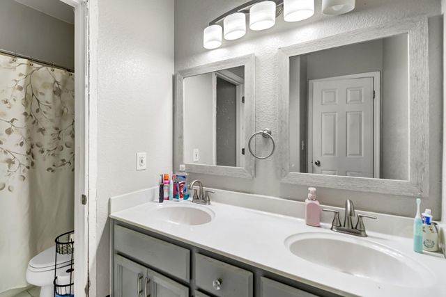 8427 Serio Way, Elk Grove, CA 98758