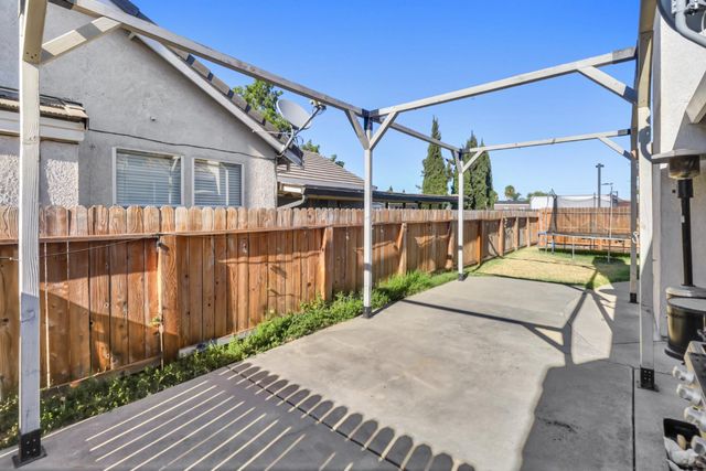 8427 Serio Way, Elk Grove, CA 98758