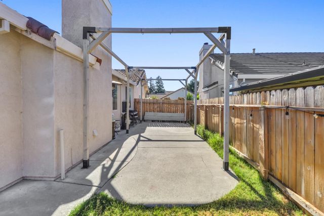 8427 Serio Way, Elk Grove, CA 98758