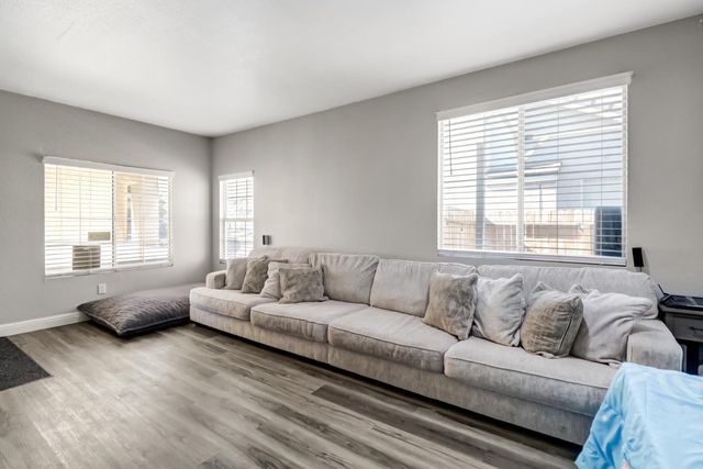 8427 Serio Way, Elk Grove, CA 98758