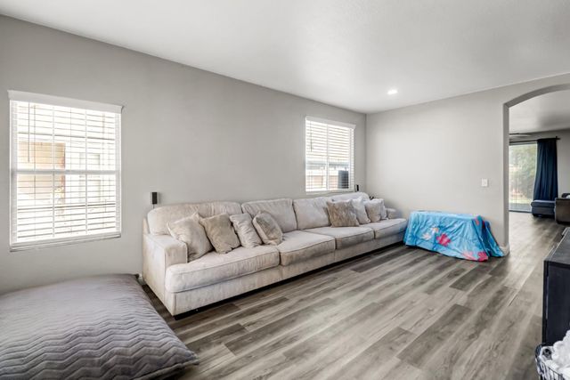 8427 Serio Way, Elk Grove, CA 98758