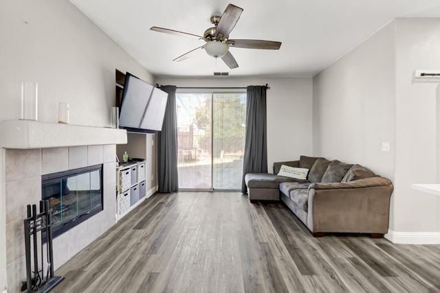 8427 Serio Way, Elk Grove, CA 98758