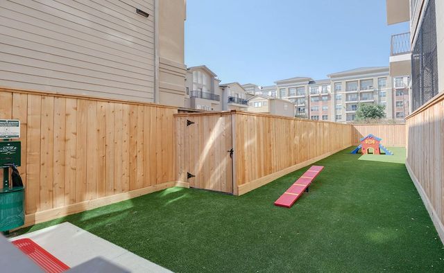 160 Birdsall Street 2214, Houston, TX 77007