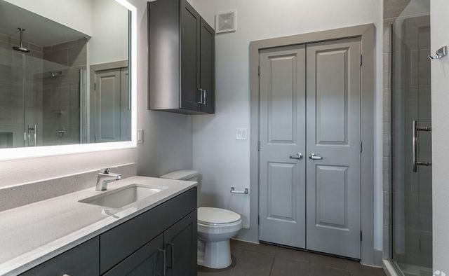 160 Birdsall Street 2214, Houston, TX 77007