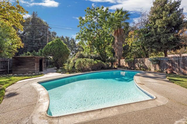 2306 W Swain Rd, Stockton, CA 95207