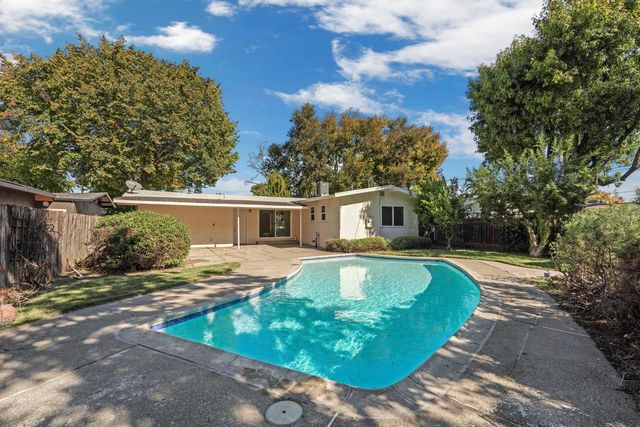 2306 W Swain Rd, Stockton, CA 95207