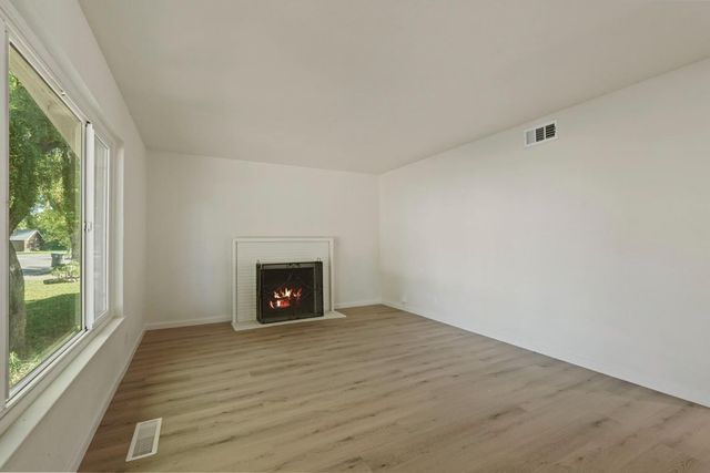 2306 W Swain Rd, Stockton, CA 95207