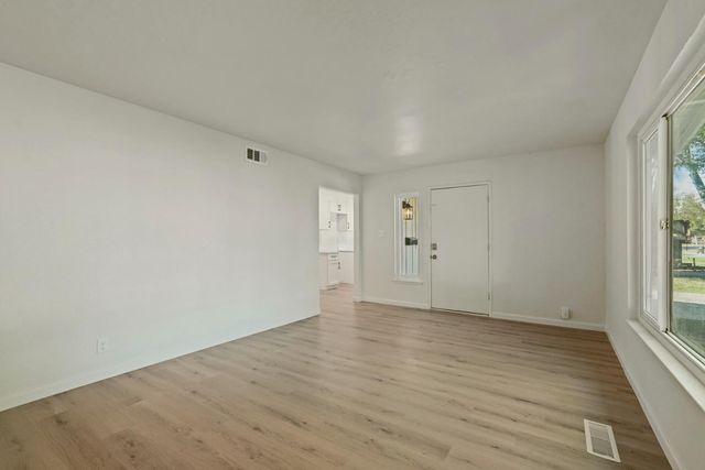 2306 W Swain Rd, Stockton, CA 95207