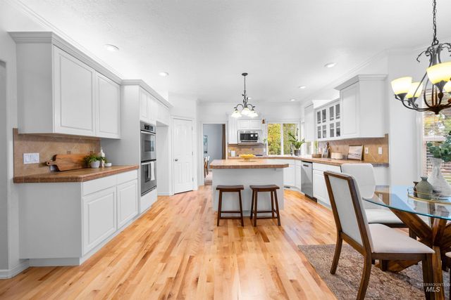 1640 S Lakemoor Way, Eagle, ID 83616