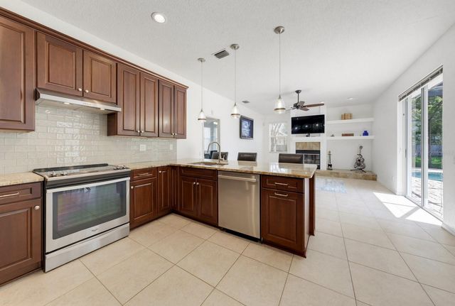 1131 VIRGINIA AVENUE, Palm Harbor, FL 34683