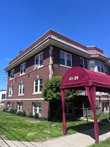 39 Richardson Ave 4, Wakefield, MA 01880
