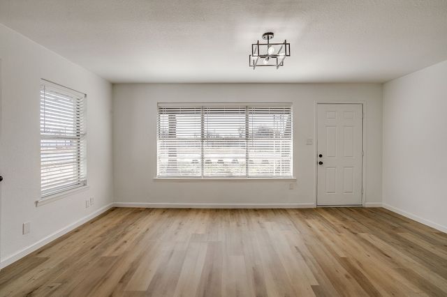 1501 E Henderson Street, Cleburne, TX 76031