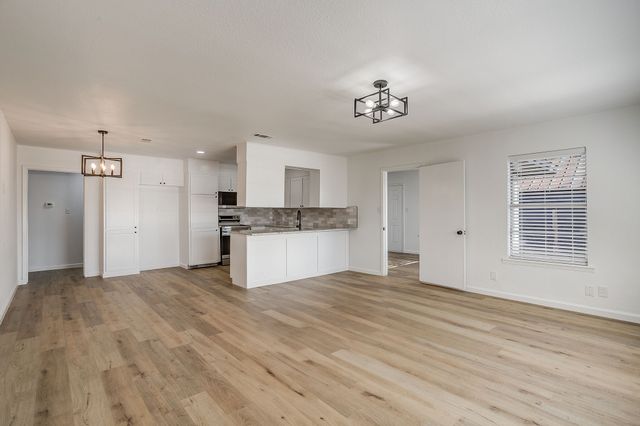 1501 E Henderson Street, Cleburne, TX 76031