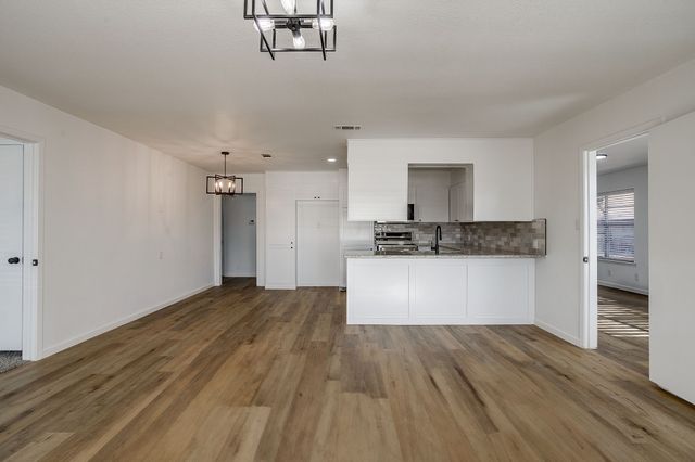 1501 E Henderson Street, Cleburne, TX 76031