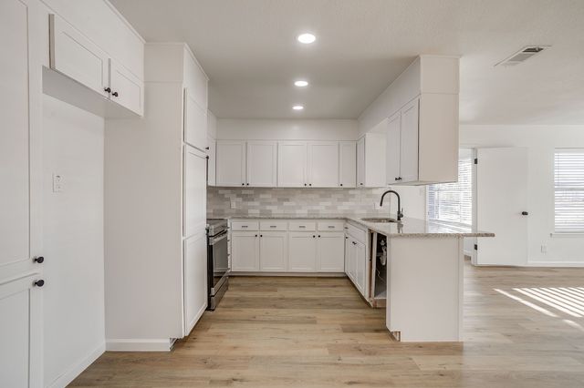 1501 E Henderson Street, Cleburne, TX 76031