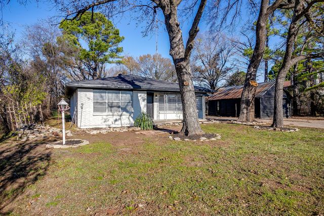 1501 E Henderson Street, Cleburne, TX 76031