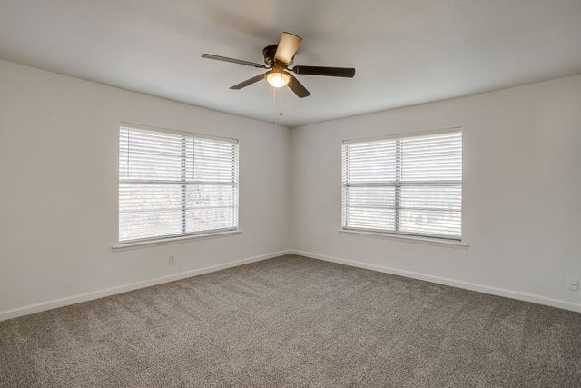 1501 E Henderson Street, Cleburne, TX 76031